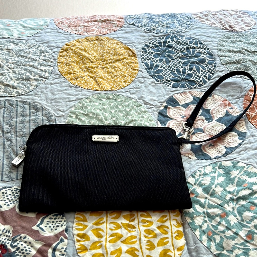 Baggallini wristlet